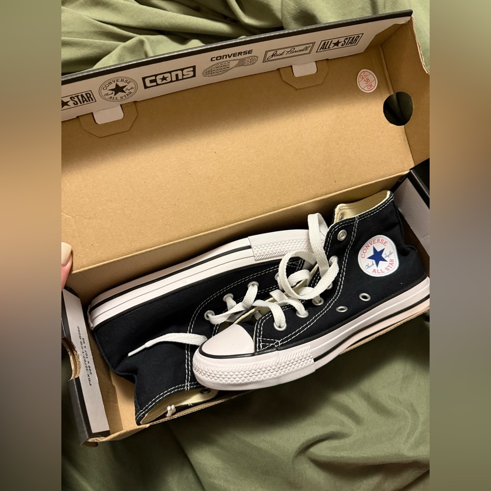 NWT Kids Hightop Converse